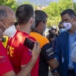 El presidente del Gobierno, Pedro Sánchez, visita las zonas afectadas por el incendio en la provincia de Ávila, que ha arrasado más de 22.000 hectáreas, y realiza una declaración institucional al término de la misma. Estuvo acompañado por la vicepresidenta tercera y ministra para la Transición Ecológica y el Reto Demográfico, Teresa Ribera, y por autoridades regionales, provinciales y locales de los municipios afectados.