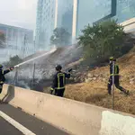  Incendio en Madrid: un fuego junto a la M-30 obliga a cortar un carril