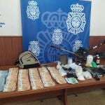 Imagen del material aprehendido durante los seis registros en Barberà del Vallès (Barcelona) y Barcelona