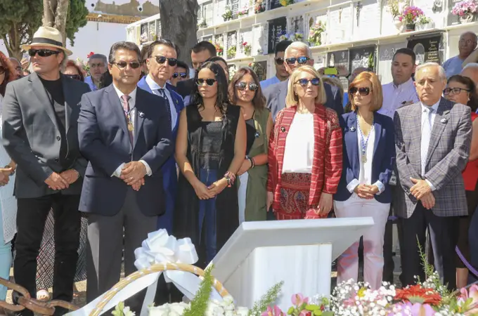 Diez familiares de Rocío Carrasco a la picota pública