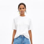 Camiseta blanca.