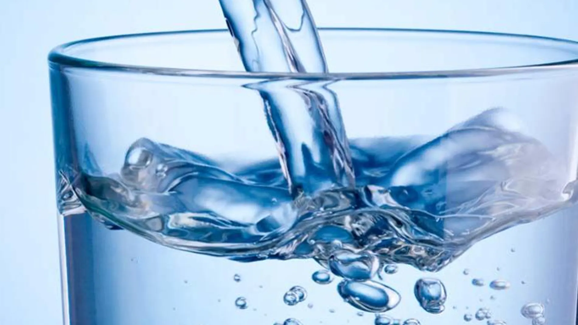 Visible hidrógeno gloria Adiós al mito de los 8 vasos de agua diarios: son demasiados para la  mayoría de personas, según los científicos