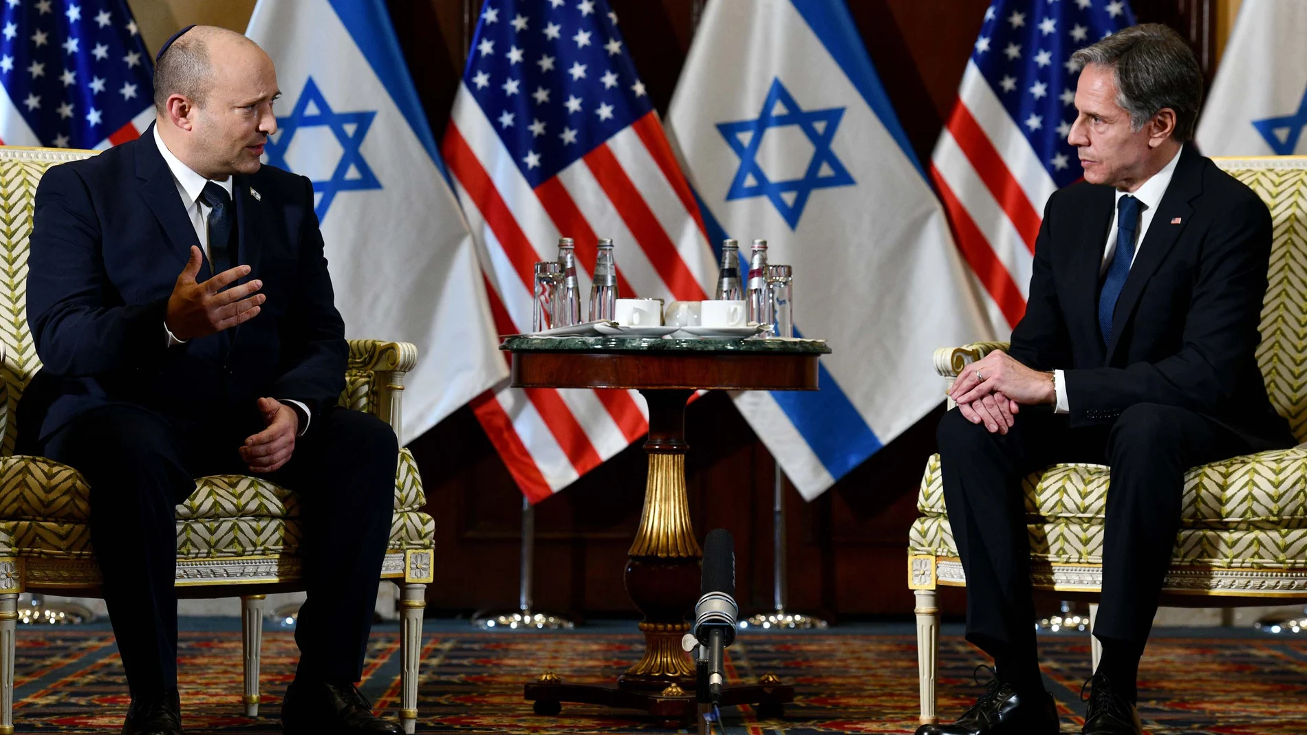 El Secretario de Estado Antony Blinken junto al Primer Ministro Israelí Naftali Bennett, antes de reunirse con Biden