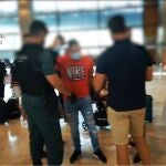 Uno de los detenidos fue arrestado en el aeropuerto de Barajas justo antes de tomar un vuelo internacional para huir tras el crimen