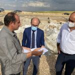 El consejero de Cultura y Turismo, Javier Ortega, visita el yacimiento de Confloenta, en Duratón.