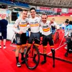 El equipo español de ciclismo en pista formado por el valenciano Ricardo Ten (d), el cordobés Alfonso Cabello (c) y el madrileño Pablo Jaramillo conquistó la medalla de bronce en la prueba de Velocidad por equipos, clase C1-C5