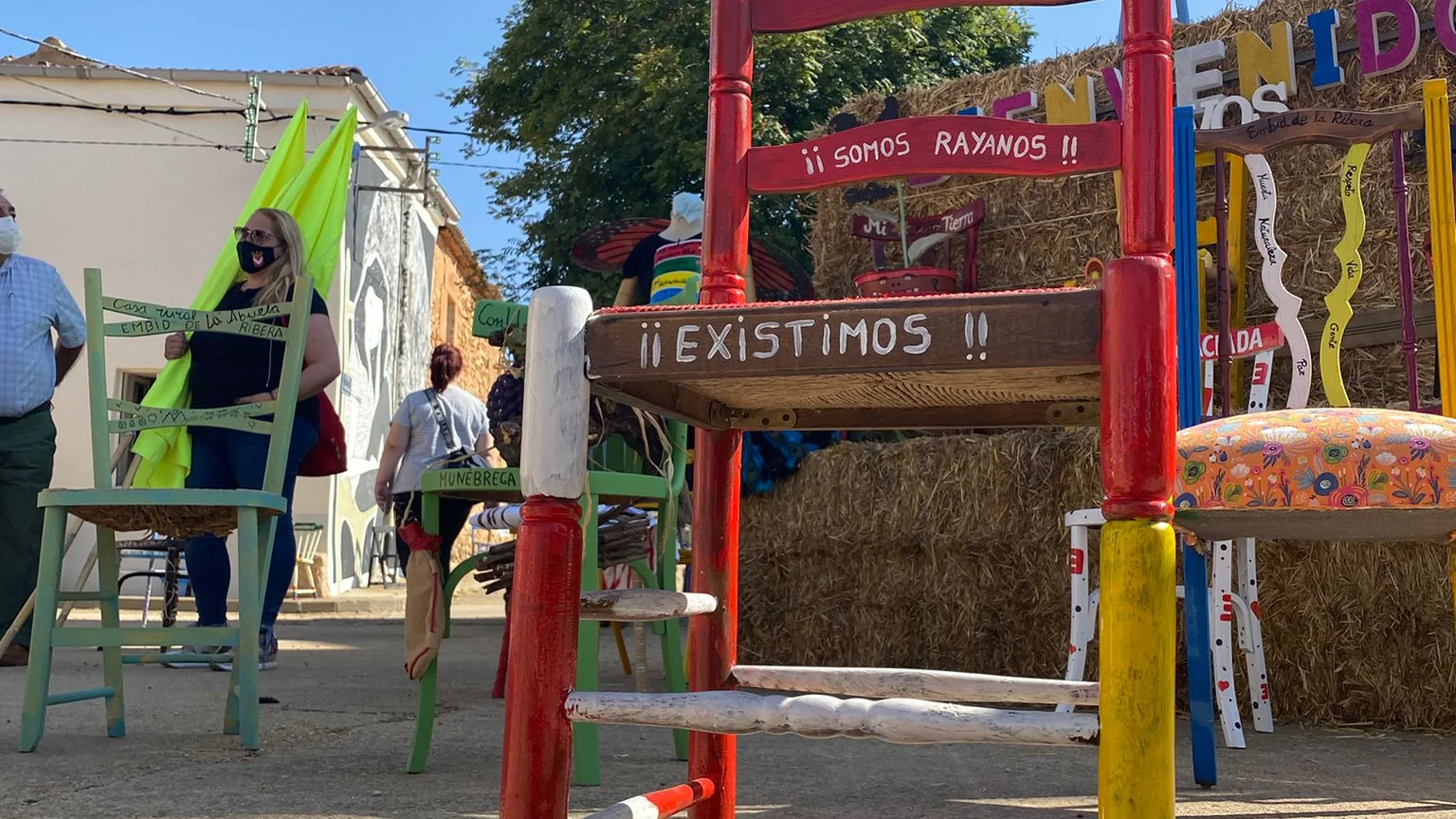 Sillas solidarias contra la despoblación en Castejón del Campo (Soria)