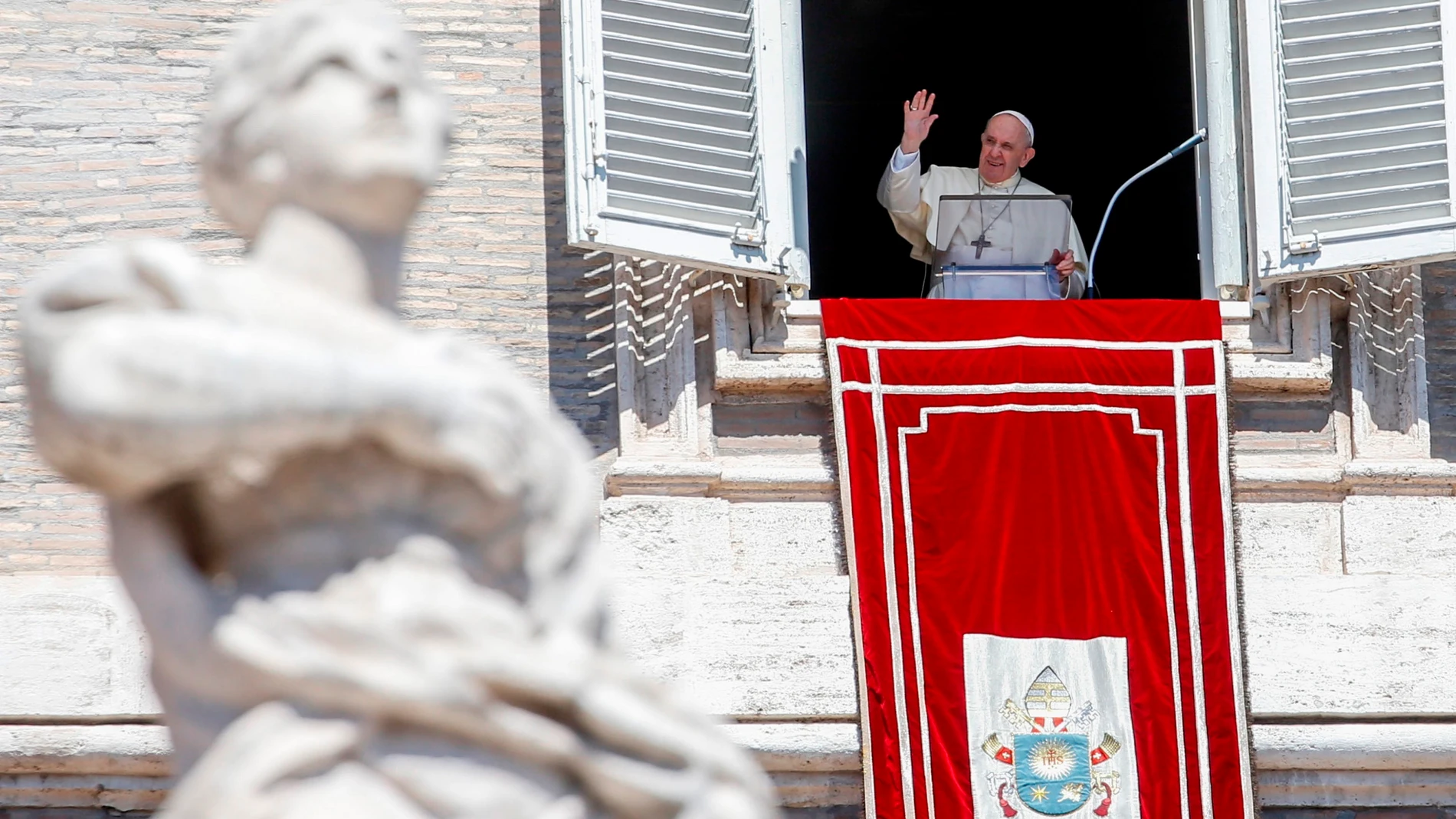 El Papa Francisco durante el rezo del Ángelus