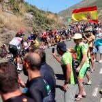 Aficionados animan el recorrido de La Vuelta Ciclista a España