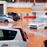 GRAFCVA7954. BENICASSIM (CASTELLÓN), 29/08/2021.- Una tromba de agua ha dejado 90 litros por metro cuadrado en apenas una hora en Benicàssim (Castellón) y ha provocado la inundación de calles y bajos en algunas zonas del municipio, según ha informado Aemet y el Consorcio Provincial de Bomberos de Castellón.EFE/ Domenech Castelló