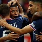 Mbappé celebra feliz uno de los goles que marcó con el PSG al Reims