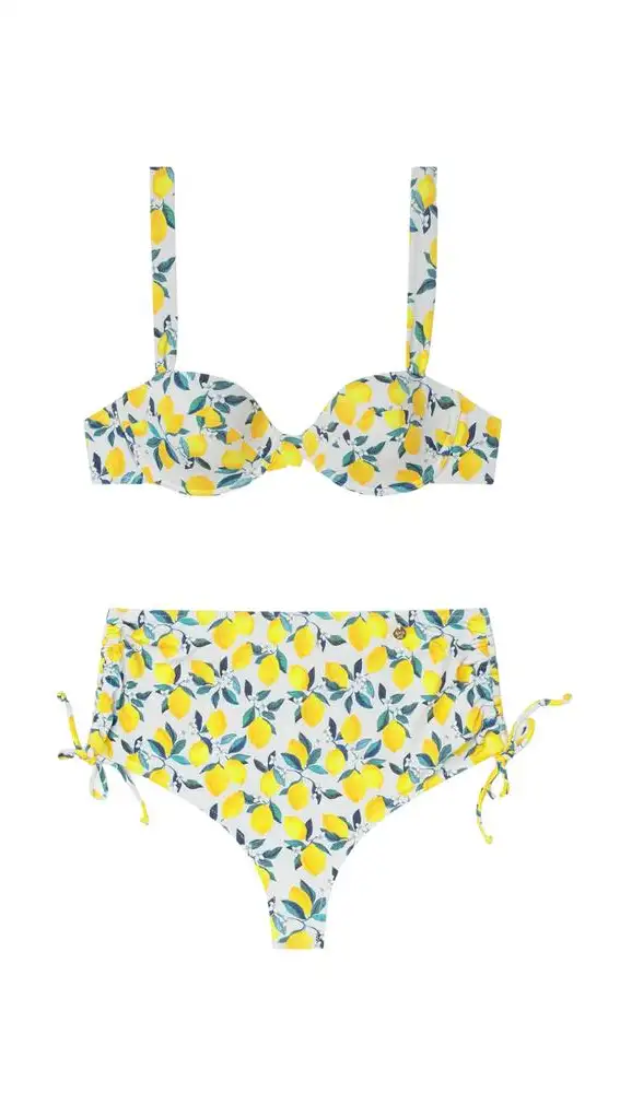 Bikini con estampado de limones.