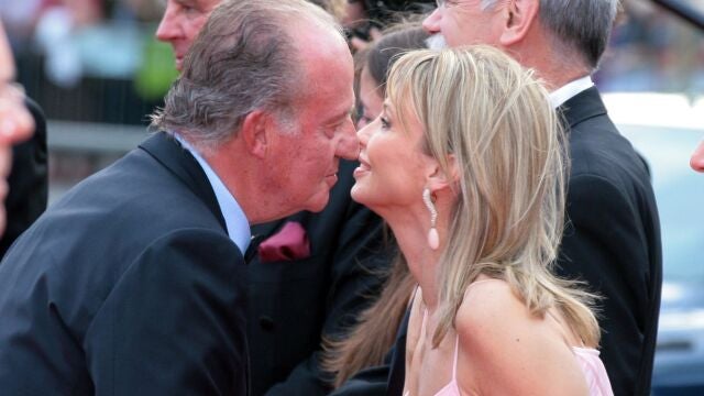 El Rey Juan Carlos, en una imagen de archivo, junto a Corinna Larsen