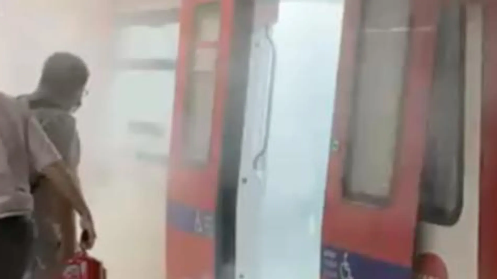 Un incendio corta el Metro de Barcelona