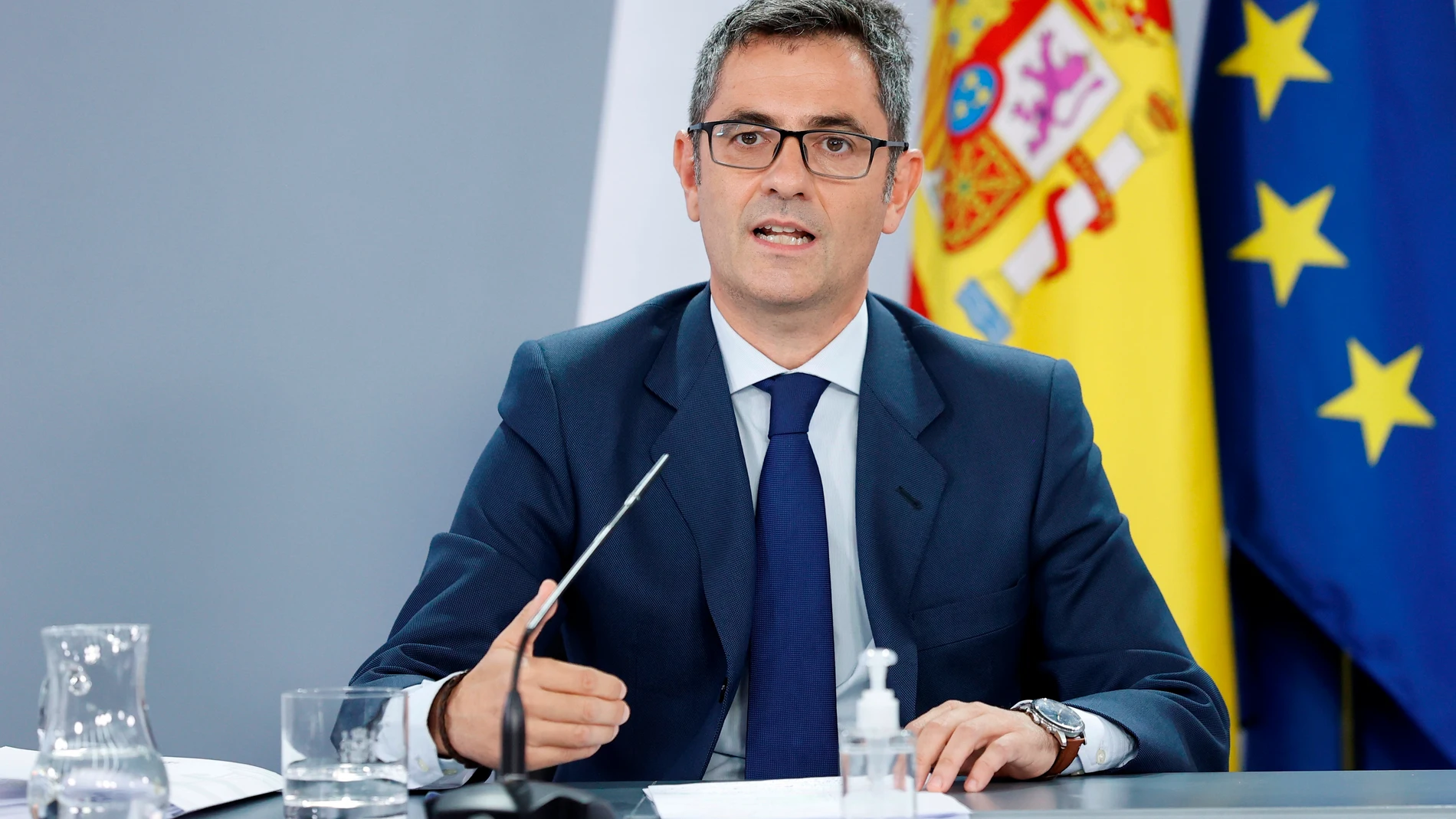 MADRID, 31/08/2021.- El ministro de la Presidencia, Félix Bolaños, durante la rueda de prensa posterior a la reunión del Consejo de Ministros, este viernes en Moncloa. EFE/Chema Moya