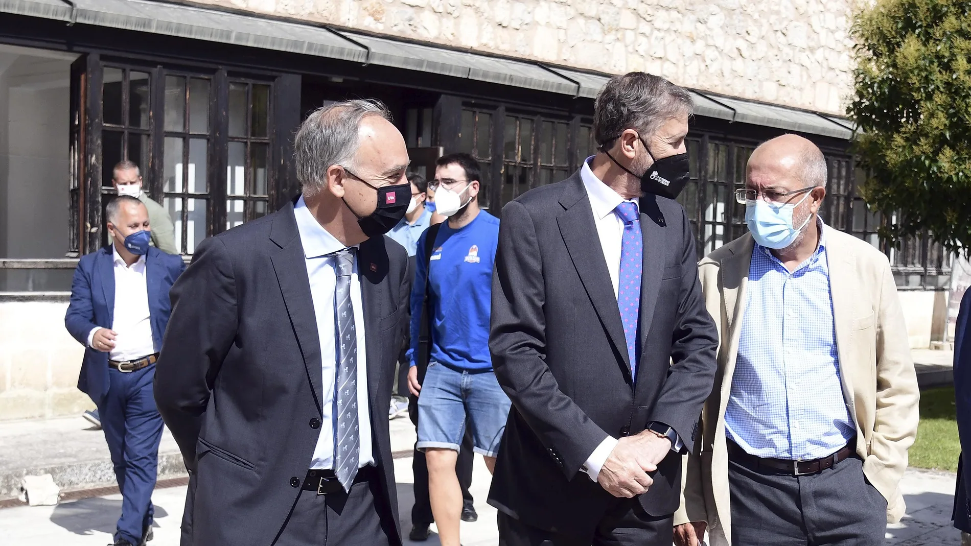 El vicepresidente Francisco Igea, en Burgos, tras firmar con los rectores de las universidades públicas de la Comunidad un convenio de colaboración en materia de reto demográfico.