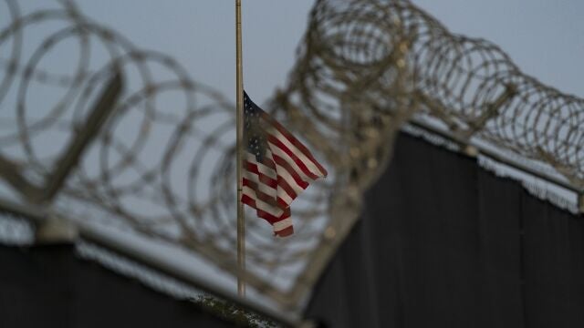 Una bandera de EEUU en la prisión militar de Guantánamo