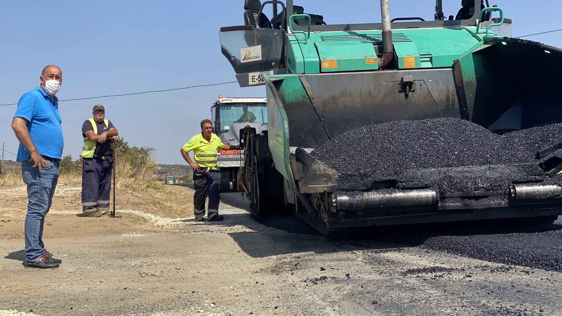 El presidente de la Diputación de Segovia, Miguel Ángel de Vicente, visita una de las carreteras