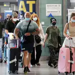 Turistas extranjeros llegan al aeropuerto de Málaga durante este verano