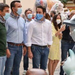 El presidente del PPCV Carlos Mazón y el secretario general del PP Teodoro García Egea visitan la Falla del Pilar el día en que arrancan las Fallas de Valencia.