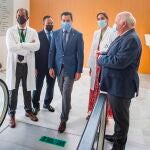 El presidente de la Junta de Andalucía, Juanma Moreno, en el Hospital de La Janda ubicado en Vejer de la Frontera (Cádiz)