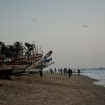 Barcazas de pescadores en la playa de Kafountine, Senegal.