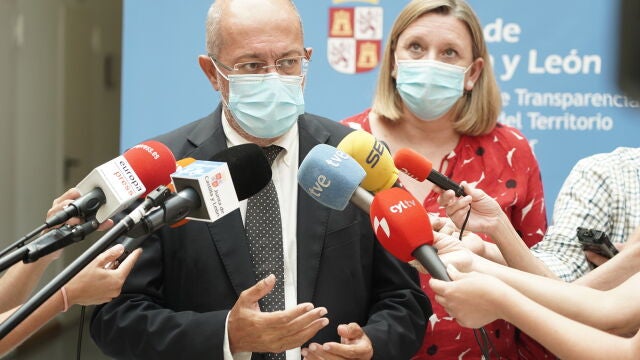 El vicepresidente Francisco Igea y la consejera Isabel Blanco valoran la situación de los refugiados afganos