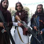 Soldados talibanes posan para una foto en Kabul, Afganistán