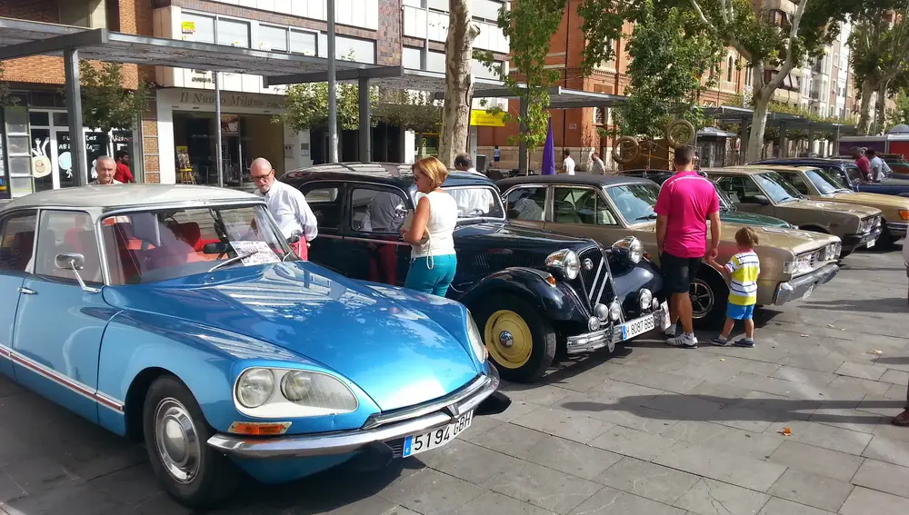 Concentración de coches clásicos en Palencia