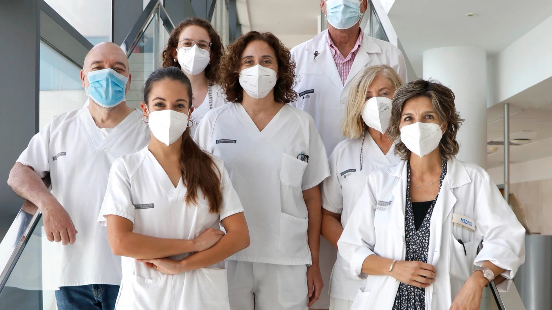 Pilar Sierra, Yolanda Cañada, Lorenzo Livianos, Pilar Benavent, Josep Ribes y la psicóloga Ana Sabater, han iniciado un ensayo clínico con esta técnica.