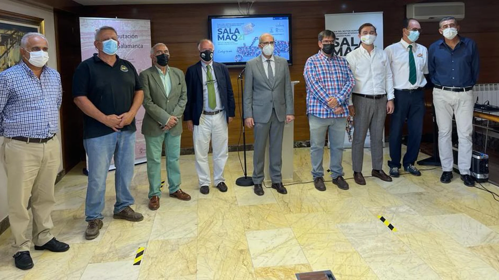 El presidente de la Diputación de Salamanca, Javier Iglesias, junto a los responsables de las organizaciones agrarias nacionales