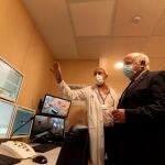 Jesús Aguirre, consejero de Salud y Familias durante su visita el Hospital de Día de Infecciosos y el nuevo Acelerador Lineal de Electrones (ALE) del Hospital Universitario Reina Sofía de Córdoba. EFE /Rafa Alcaide
