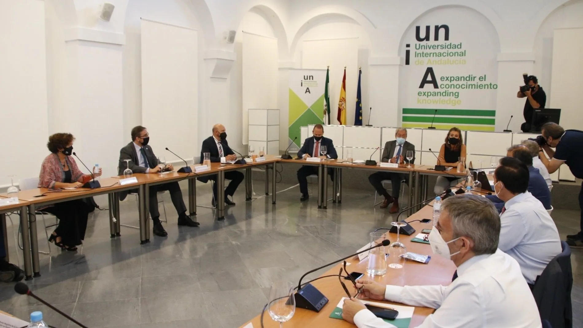 Reunión del consejero de Transformación Económica con los rectores de las universidades andaluzas