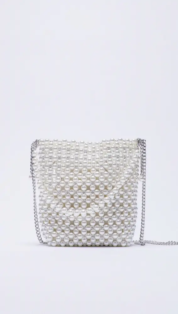Bolso mini saca perlas, de Zara
