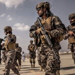 Estados Unidos debería cooperar con los talibanes con mucha cautela
