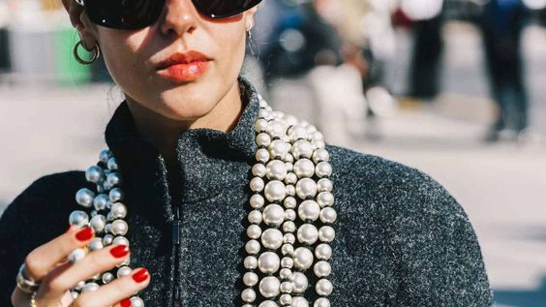 El accesorio favorito de Coco Chanel va a inundar todo tipo de accesorios  este otoño