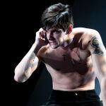 Álvaro Rico se convierte en un futbolista de éxito, Javi Cuesta, en el Teatro Marquina