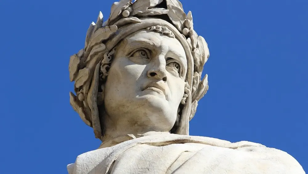 Escultura del «padre del idioma italiano», Dante Alighieri (1265-1321)