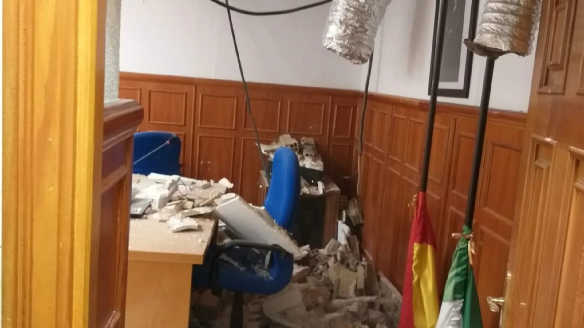 La sala de vistas del Juzgado de Primera Instancia 9 bis de Granada, tras el derrumbe del techo del pasado 25 de agosto