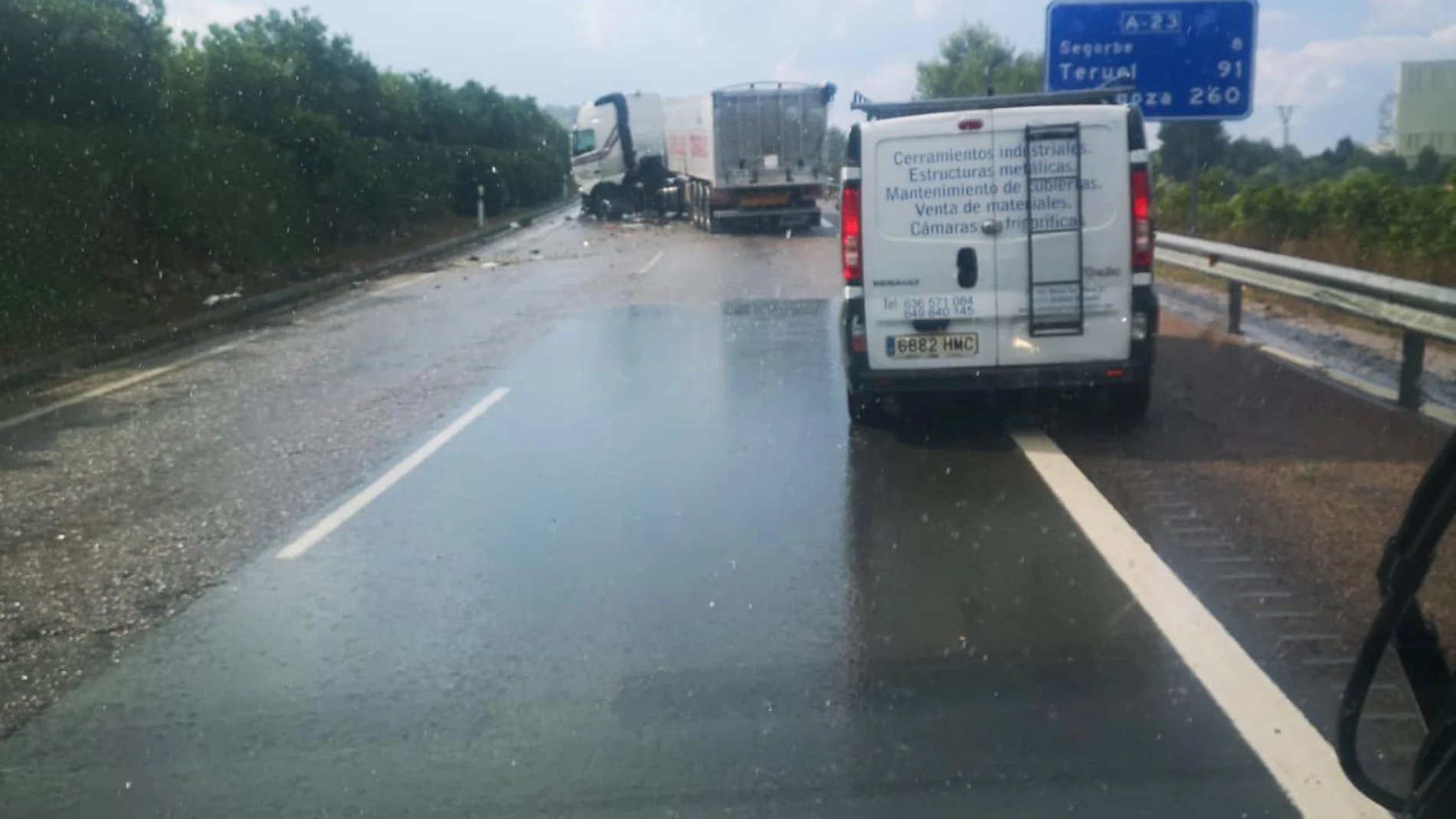 Imagen del accidente de tráfico ocurrido en Soneja, en la comarca del Alt Palància (Castellón)