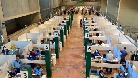 Punto de vacunación en el Estadio de La Cartuja
