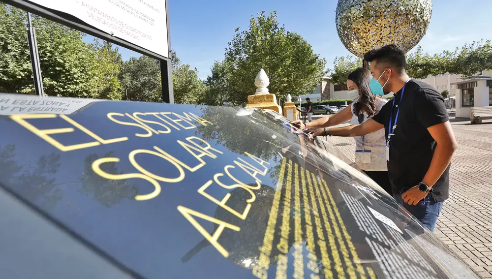 Acto institucional de inauguración del Sistema Solar a escala de Ciudad Rodrigo (Salamanca) con la participación de representantes de las principales instituciones, empresas y entidades del tercer sector que han colaborado para poner en marcha el proyecto