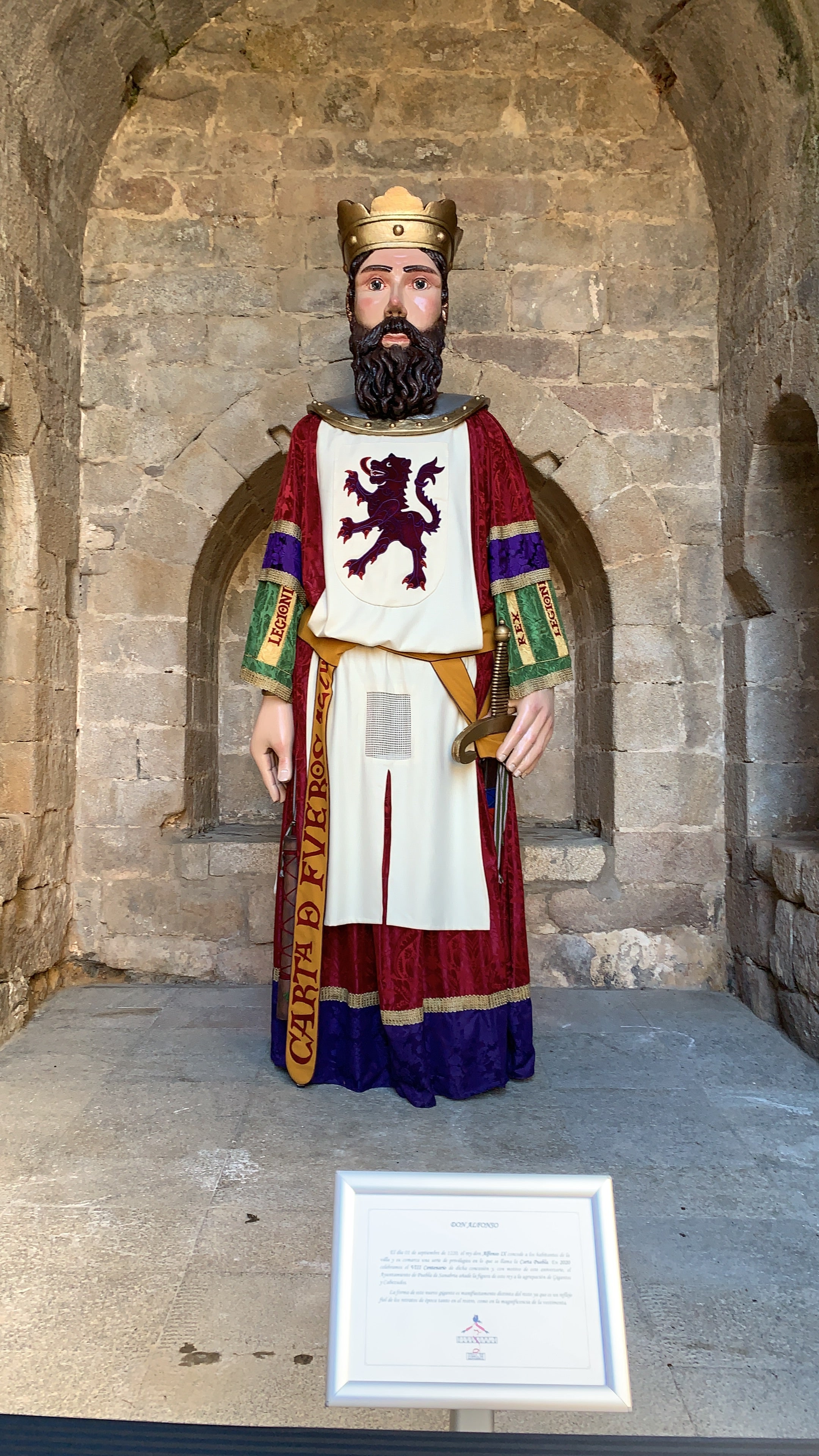 Figura de Alfonso IX, creada para esta cita y que se incorpora al Museo de Gigantes