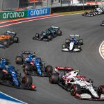 Fernando Alonso superó a Esteban Ocon y Antonio Giovinazzi en la salida del Gran Premio de los Países Bajos.