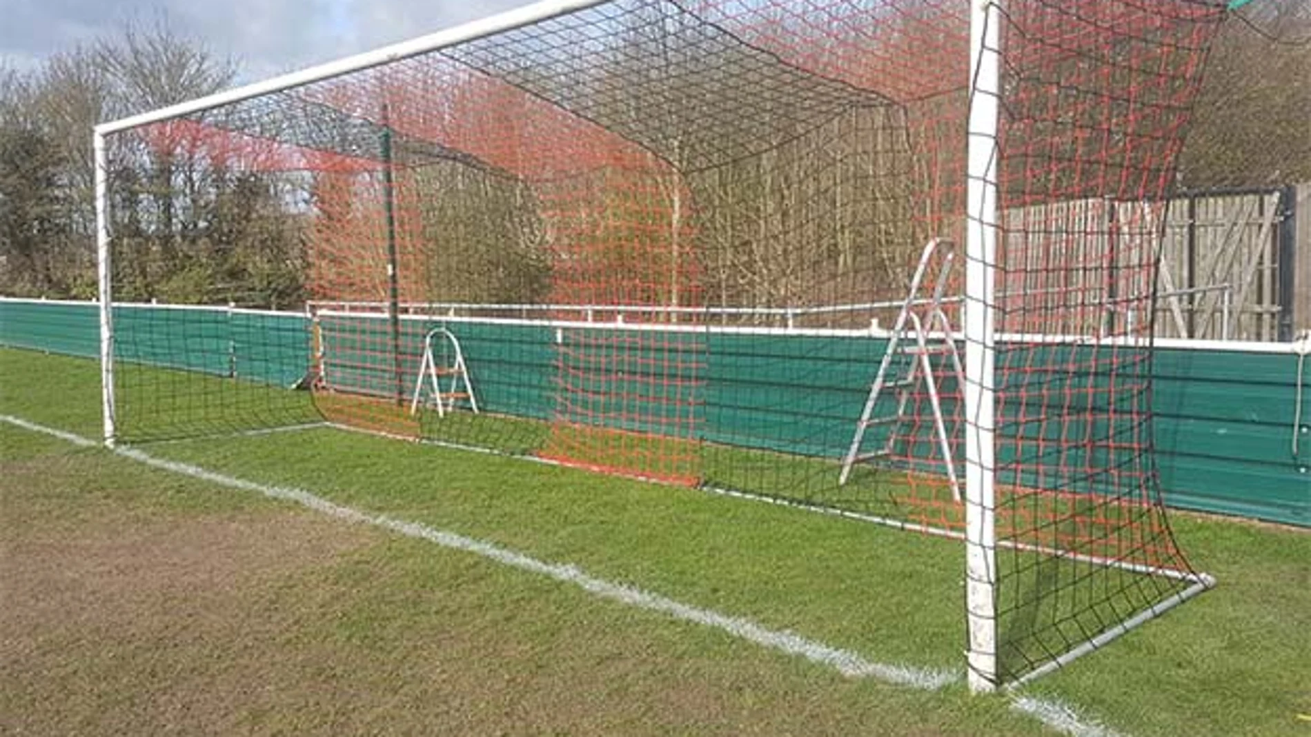 Una de las porterías del campo del West Bridgford Colts.