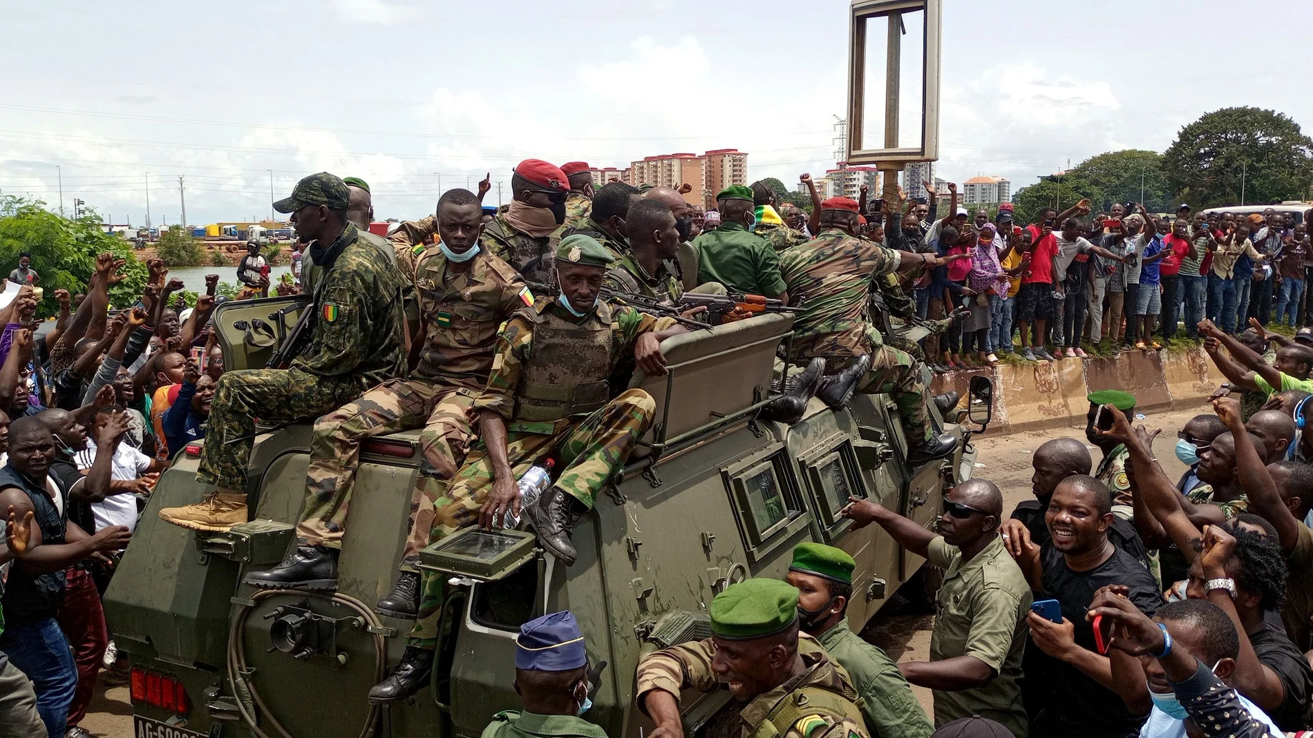 El golpe de Estado en Guinea Conakri tuvo lugar este domingo por miembros del Grupo de Fuerzas Especiales del Ejército, liderado por el coronel Doumbouya