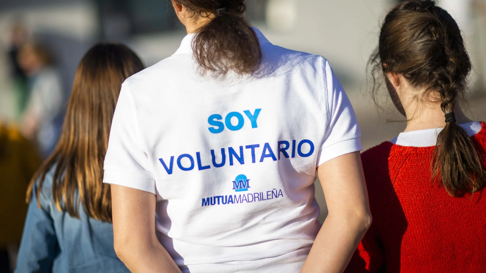 Uno de los voluntarios de la Fundación Mutua Madrileña