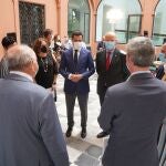 El presidente de la Junta de Andalucía junto a directores de centros privados y concertados