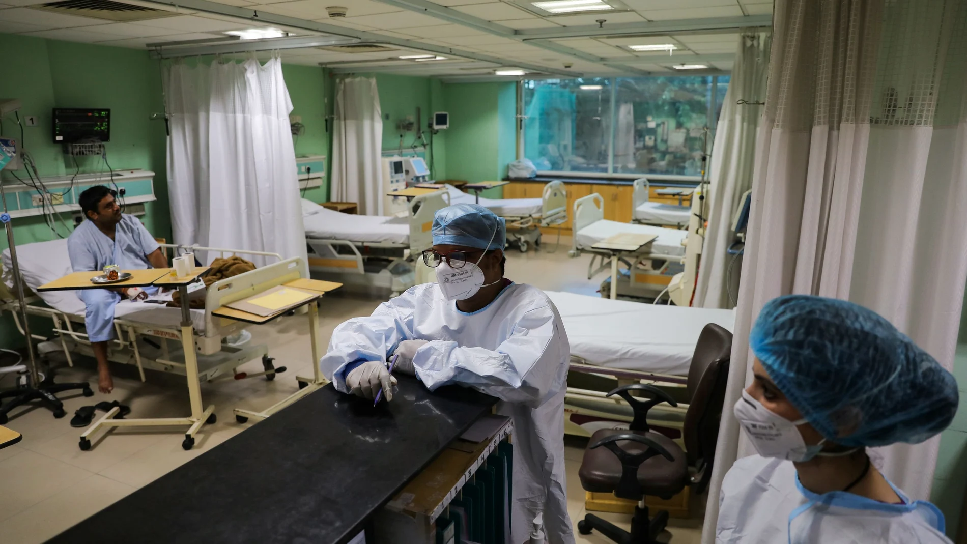Healthcare workers are seen inside a ward for the coronavirus disease (COVID-19) patients at Sir Ganga Ram Hospital in New Delhi, September 3, 2021. Picture taken on September 3, 2021. REUTERS/Anushree Fadnavis