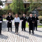 La presidenta de la Comunidad de Madrid, Isabel Díaz Ayuso, con los rectores de las universidades madrileñas
